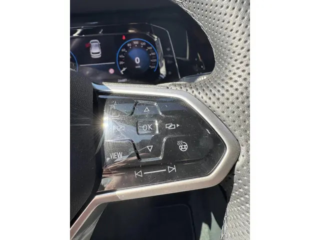 Volkswagen Golf 1.5 eTSI R-Line 2023 Benzine 18