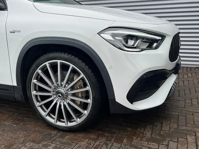 Mercedes-Benz GLA AMG 35 4MATIC 2021 Benzine 14