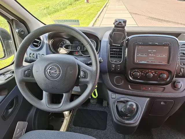 Opel Vivaro 1.6 2017 Diesel 8