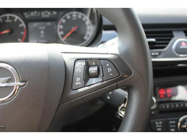 Opel Corsa 1.2 | 5 Deurs | Airco | Trekhaak | APK | 2017 Benzine 17