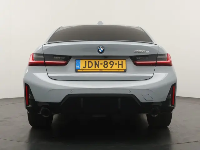 BMW 3 Serie 330e Sedan 2025 Hybride Benzine 10