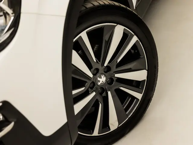 Peugeot 3008 1.2 PureTech Premium Sport 2020 Benzine 12