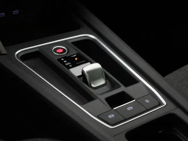 SEAT Leon 1.5eTSI/150PK Excellence DSG 2021 Benzine 38