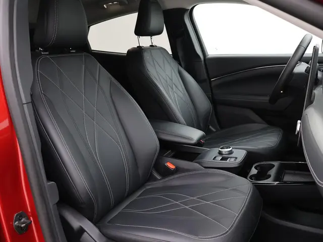 Ford Mustang Mach-E 75kWh LUCID RED 2020 Elektrisch 4