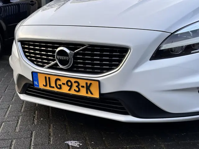 Volvo V40 2.0 T2 R-Design 2016 Benzine 27