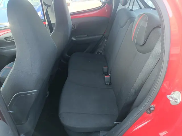 Peugeot 108 1.0 GROOT SCHERM BLUETH/NAP/AIRCO 2014 Benzine 10