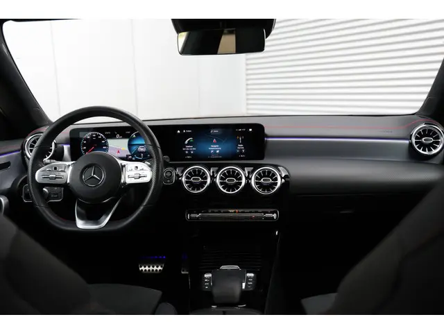Mercedes-Benz CLA 200 164PK AMG Night Aut. 2020 Benzine 33