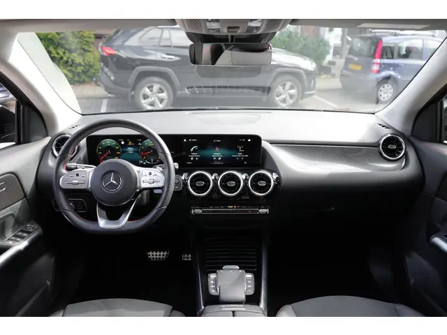 Mercedes-Benz GLA 250 AMG Line 2023 Benzine 9