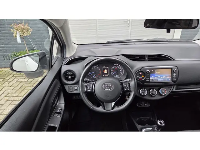 Toyota Yaris 1.5 VVT-i Comfort 2018 Benzine 12