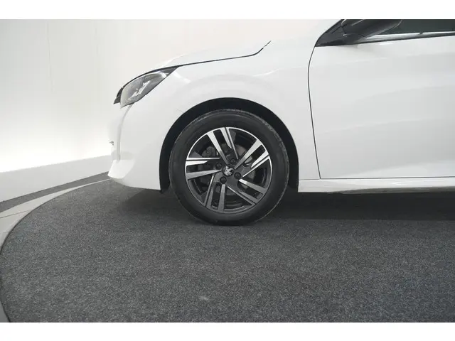 Peugeot 208 PureTech 100 Allure 2024 Benzine 18