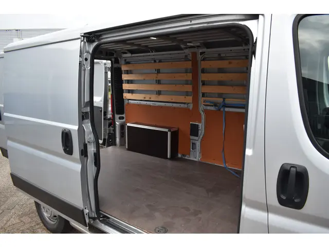 Citroën Jumper 30 2.2 BlueHDi 140 L2H1 Club 2021 Diesel 18