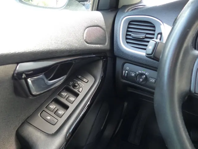 Volvo V40 T3 Dynamic Edition 2019 Benzine 27