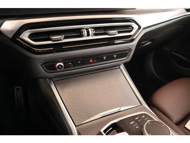 BMW 3 Serie Sedan 330e 2023 Hybride Benzine 24