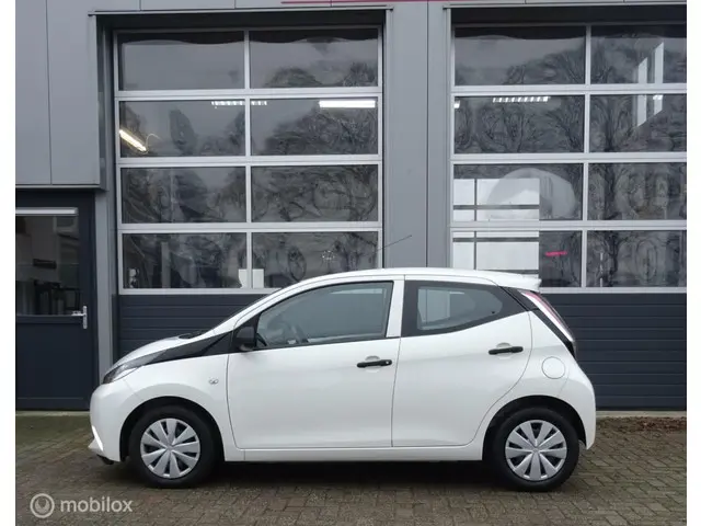 Toyota Aygo 1.0 VVT-i x CRUISE CONTROL|AIRCO 2016 Benzine 9