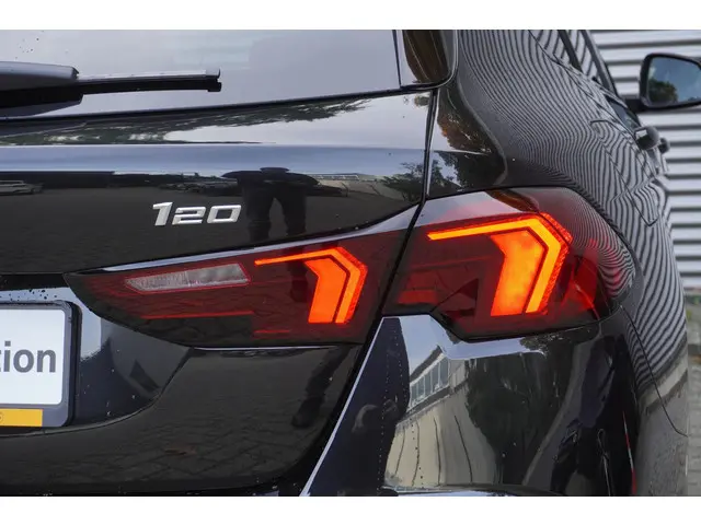 BMW 1 Serie 5-deurs 120 2025 Benzine 7