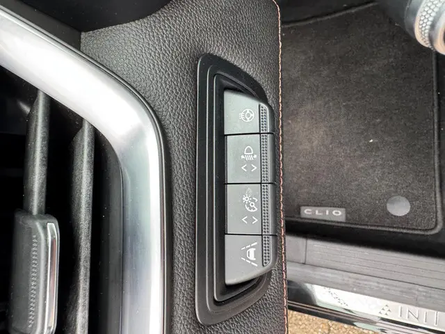 Renault Clio TCe 100 Initiale Paris 2020 Benzine 19