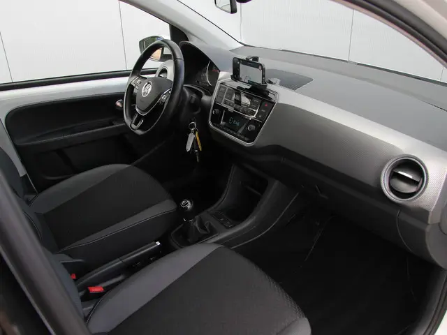 Volkswagen up! 1.0 Active 5drs. Clima | Apps 2021 Benzine 22