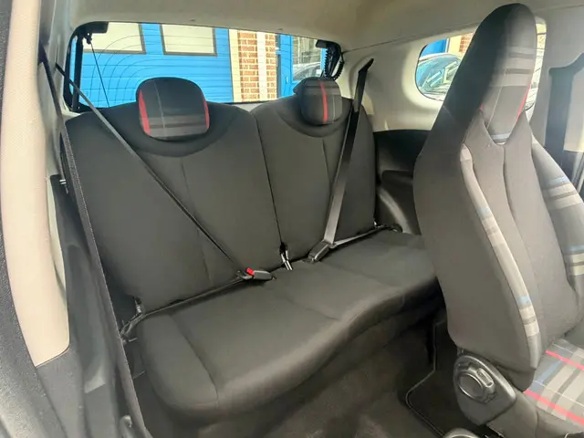 Peugeot 108 1.0 e-VTi Active 2014 Benzine 17