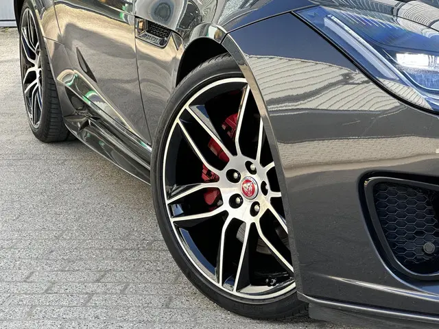 Jaguar F-Type P300 RWD R-Dynamic 2020 Benzine 51