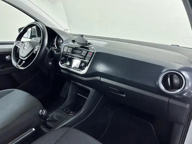 Volkswagen up! 1.0 BMT move up! 2019 Benzine 14