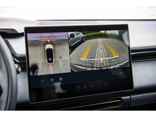 Lynk & Co 08 1.5 More 2026 Hybride Benzine 23