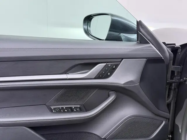 Porsche Taycan Performance 84 kWh 2024 Elektrisch 16