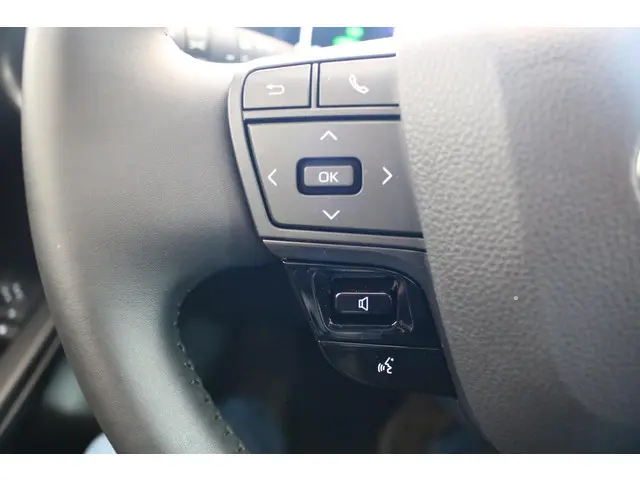Toyota C-HR 1.8 Hybrid 140 Active 2024 Hybride Benzine 24