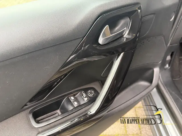 Peugeot 208 1.2 VTi Envy / apk 12-2026 2013 Benzine 22