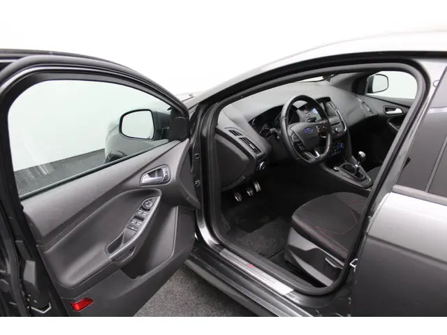 Ford Focus 1.0 ST-Line 2017 Benzine 8