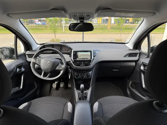 Peugeot 208 1.2 PureTech Blue Lease 2016 Benzine 14