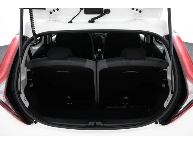 Toyota Aygo 1.0 VVT-i x-play 2020 Benzine 23