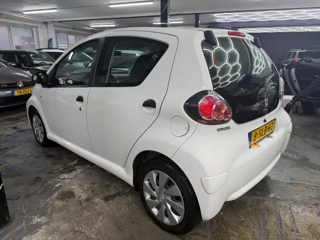 Toyota Aygo 1.0 VVT-i Now Airco 2013 Benzine 6