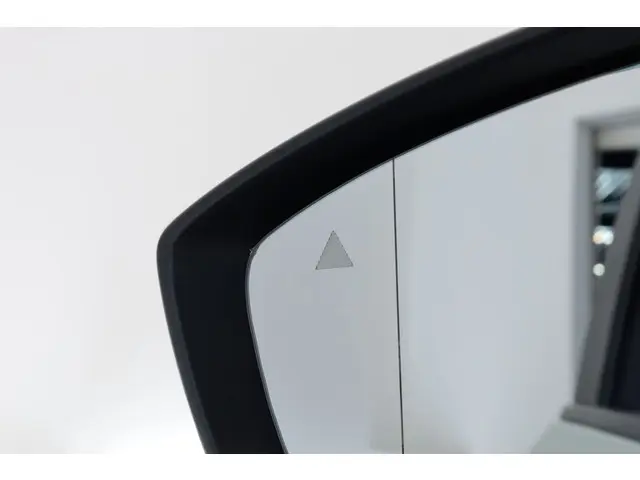 Mazda MX-30 e-SkyActiv 145 36 kWh 2021 Elektrisch 3