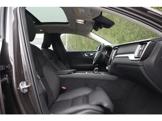 Volvo V60 Cross Country 2.0 B5 AWD Plus 2023 Benzine 13