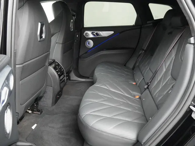 BMW XM PHEV 30 kWh 2024 Hybride Benzine 13