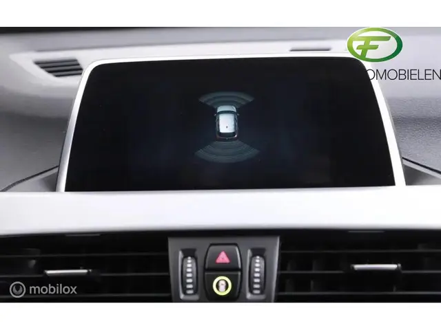 BMW X1 sDrive18i Executive 2018 Benzine 18