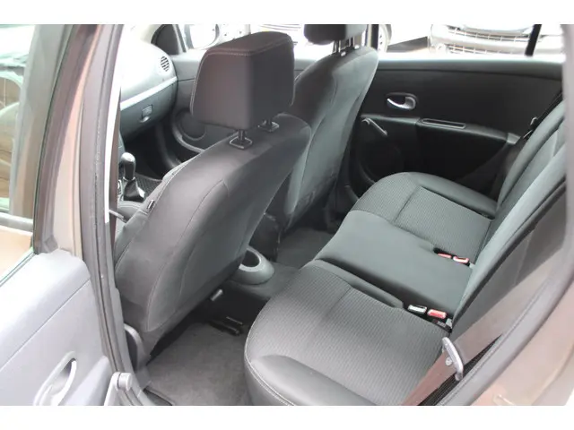 Renault Clio Estate 1.2 TCE Collection 2012 Benzine 9