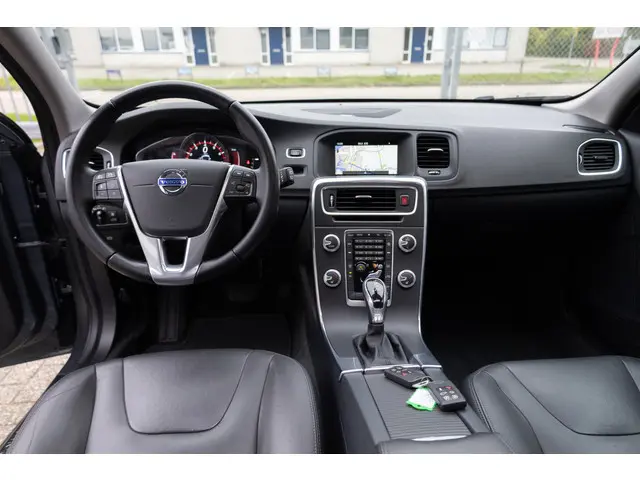 Volvo V60 2.0 T4 190PK Summum 2016 Benzine 15
