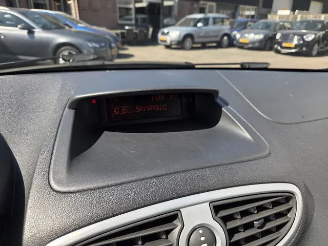 Renault Clio 1.2 Authentique 2012 Benzine 19