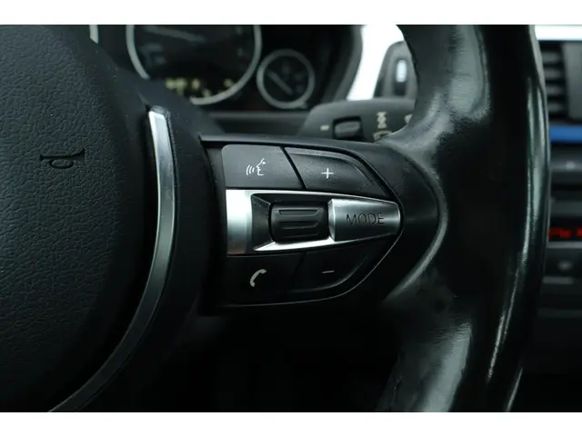 BMW 3 Serie Gran Turismo 320i Executive 2015 Benzine 18