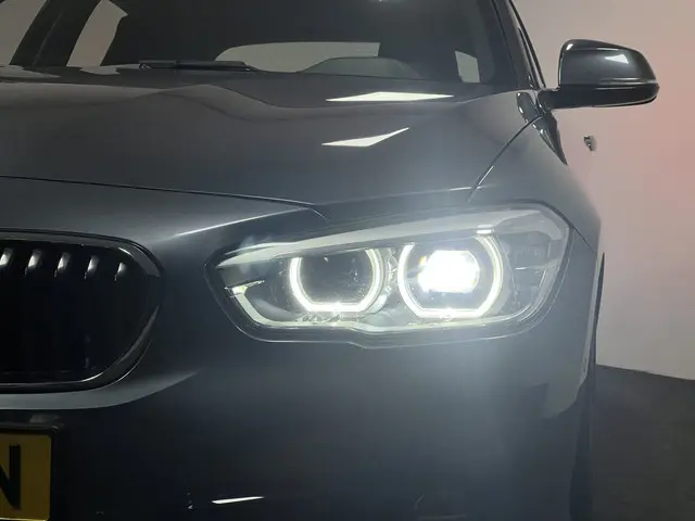BMW 1 Serie 118i Executive 2018 Benzine 38