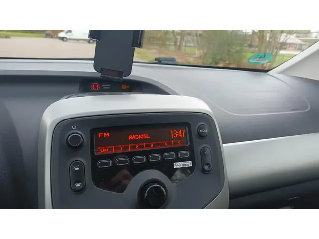 Peugeot 108 1.2 VTi Airco / Cruise control 2014 Benzine 16