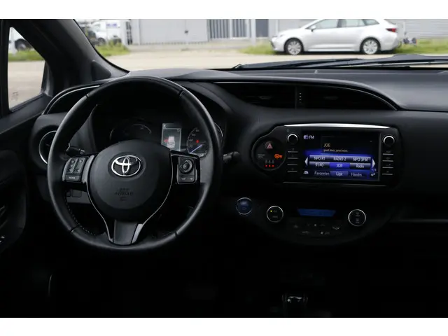 Toyota Yaris 1.5 Hybrid Executive 2017 Hybride Benzine 27