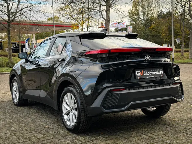 Toyota C-HR 1.8 Hybrid 140 Active 2024 Hybride Benzine 9
