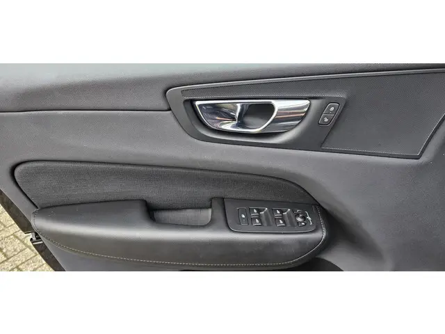 Volvo XC60 2.0 B4 Momentum 2021 Benzine 28