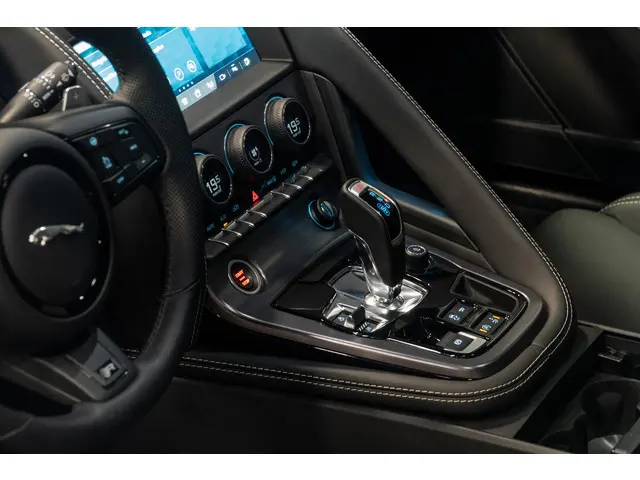 Jaguar F-Type P575 AWD R 75 2023 Benzine 9