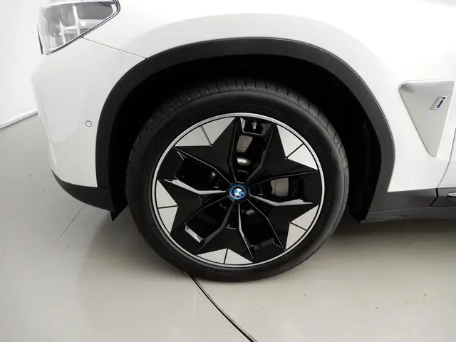 BMW iX3 High Executive 80 kWh 2021 Elektrisch 28