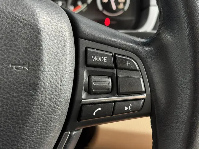 BMW 5 Serie 520i Executive 2014 Benzine 17