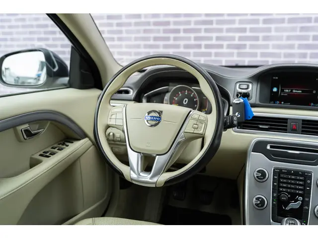 Volvo V70 2.0 T4 Inscription Edition 2015 Benzine 25