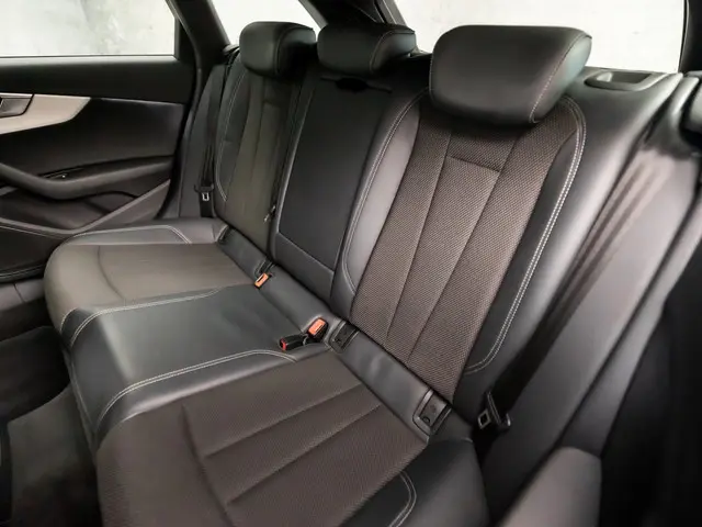 Audi A4 Avant 35 TFSI S-Line Sport 2020 Benzine 16